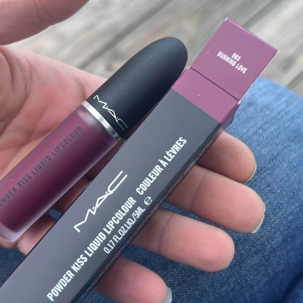 ♣️🌙Mac Burning Love Powder Kiss Liquid Lipstick